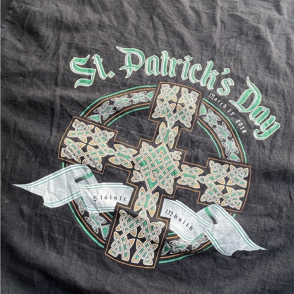 Haileys Harp & Pub Tee Shirt Irish Celtic cross - Picture 2 of 2